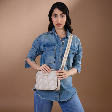 Juicy Couture Lunetta Womens Crossbody